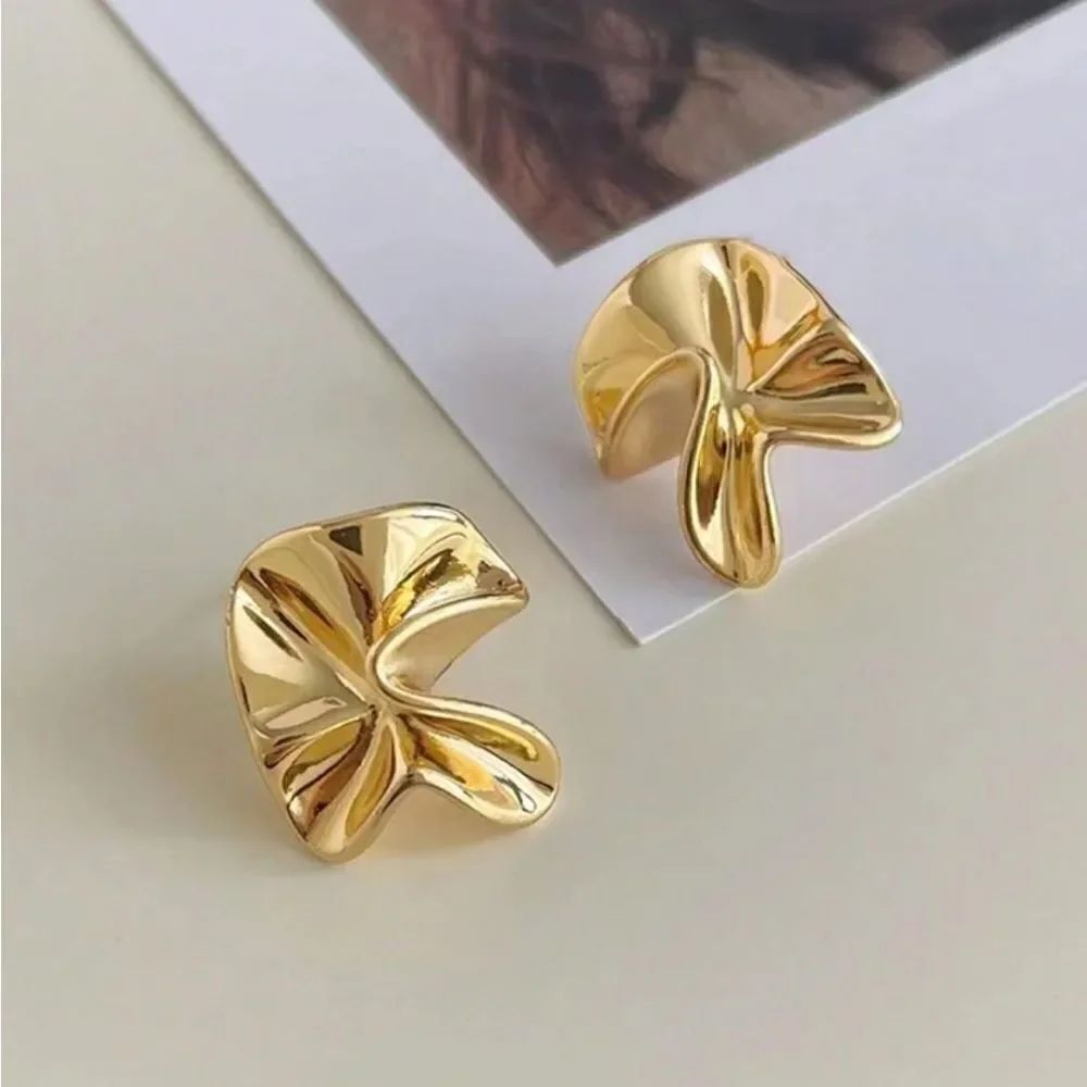 Vintage style stud earrings A1013